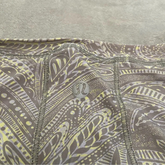 Lululemon Stripe In Stride Long Sleeve Top In Spirit Gray/Purple 27041 - Picture 8 of 10